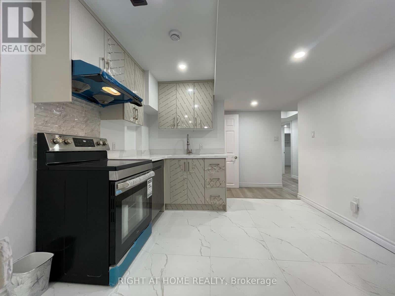 #LOWER - 58 MEADOWCREST LANE — Brampton (Northwest Brampton) - Photo 3 of 37