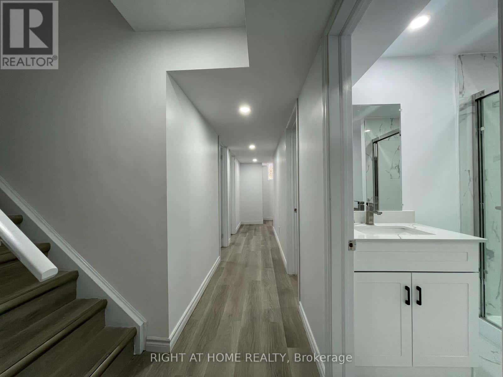 #LOWER - 58 MEADOWCREST LANE — Brampton (Northwest Brampton) - Photo 2 of 37