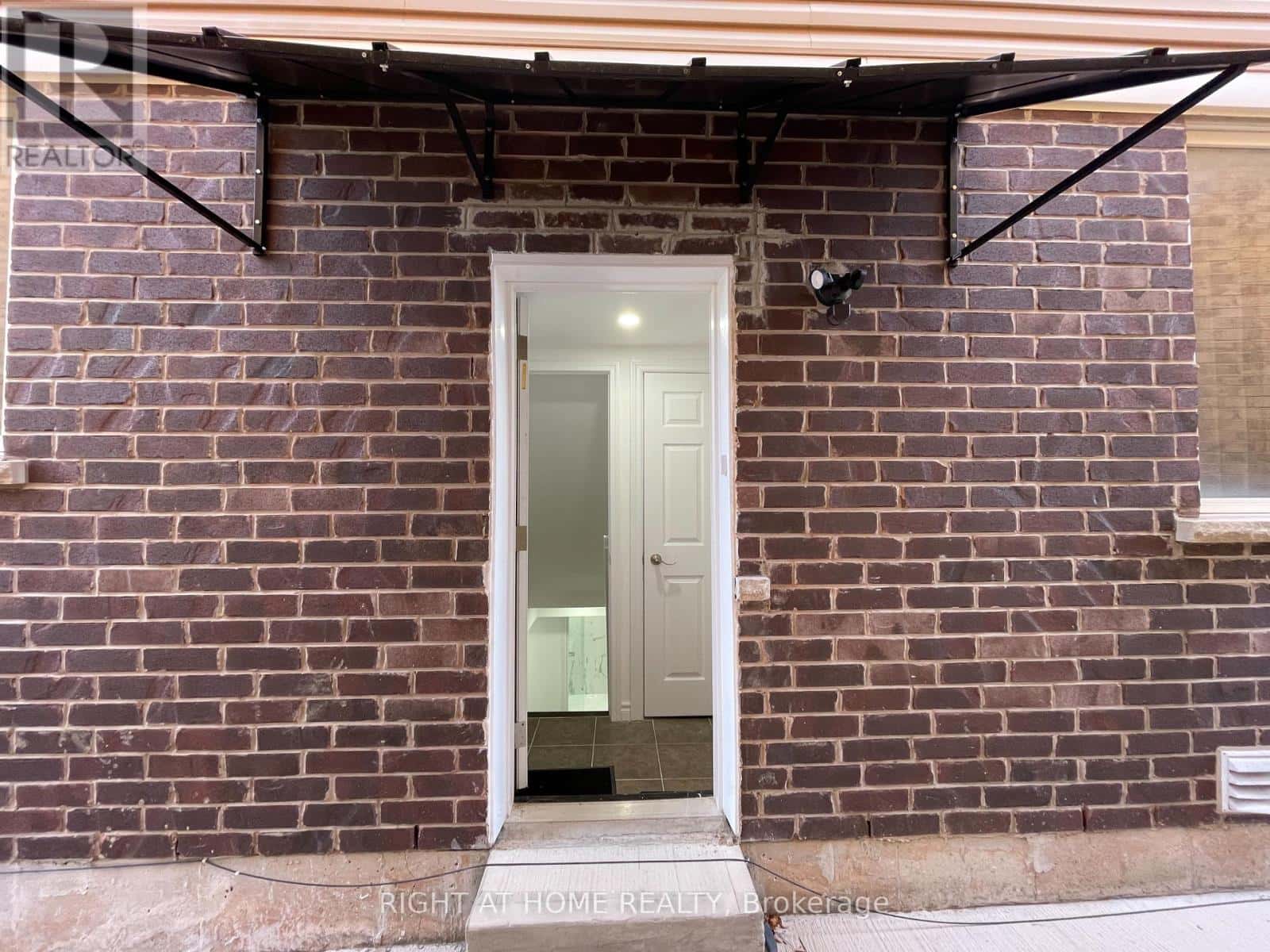 #LOWER - 58 MEADOWCREST LANE — Brampton (Northwest Brampton) - Photo 5 of 37