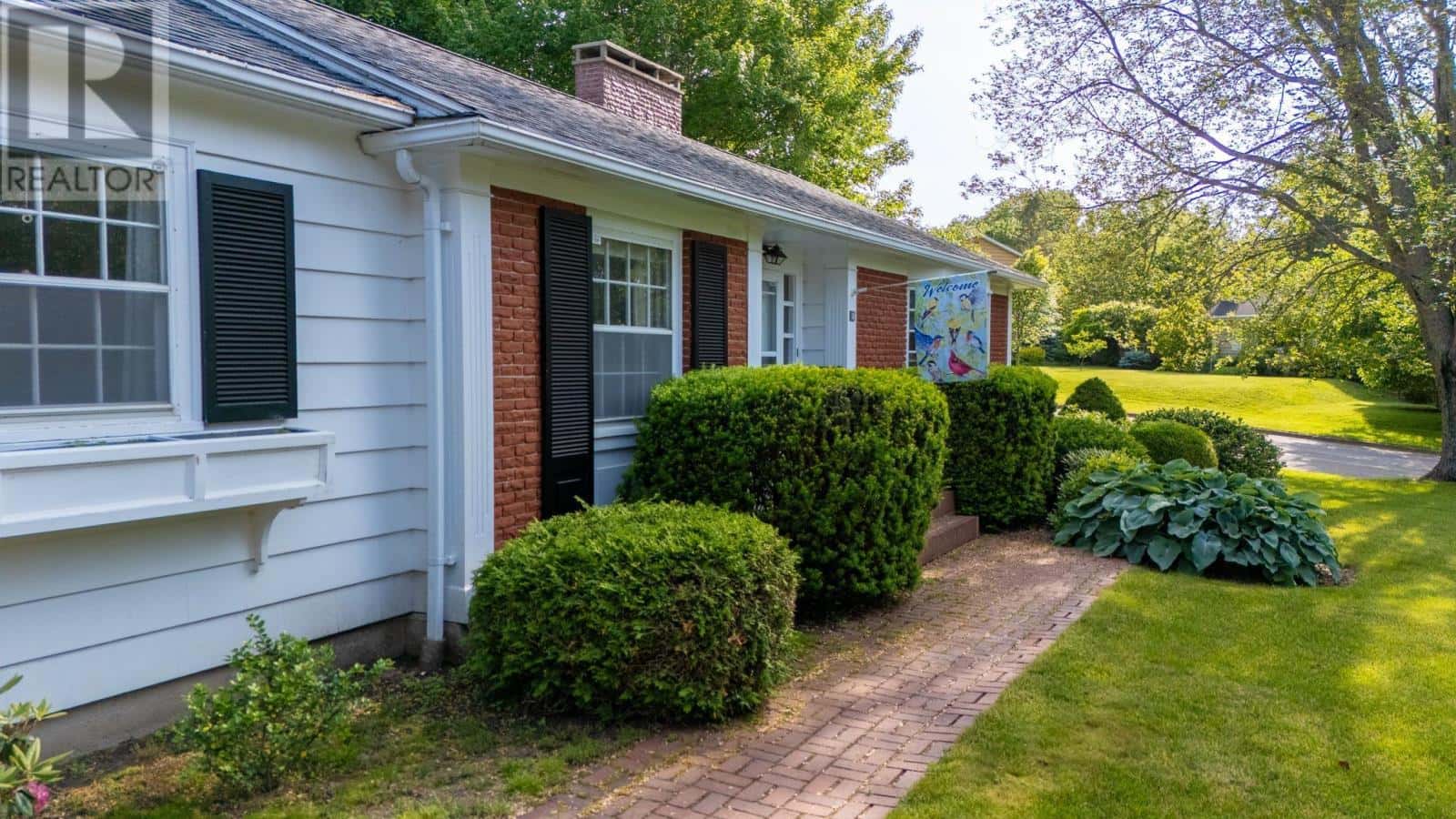 32 Fielding Avenue — Kentville, Nova Scotia - Photo 4 of 50