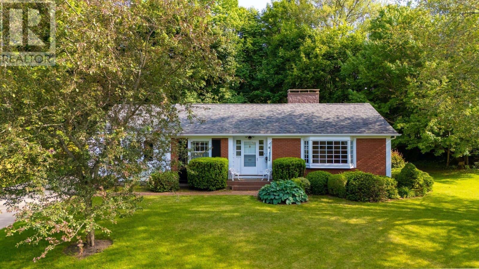 32 Fielding Avenue — Kentville, Nova Scotia - Photo 5 of 50