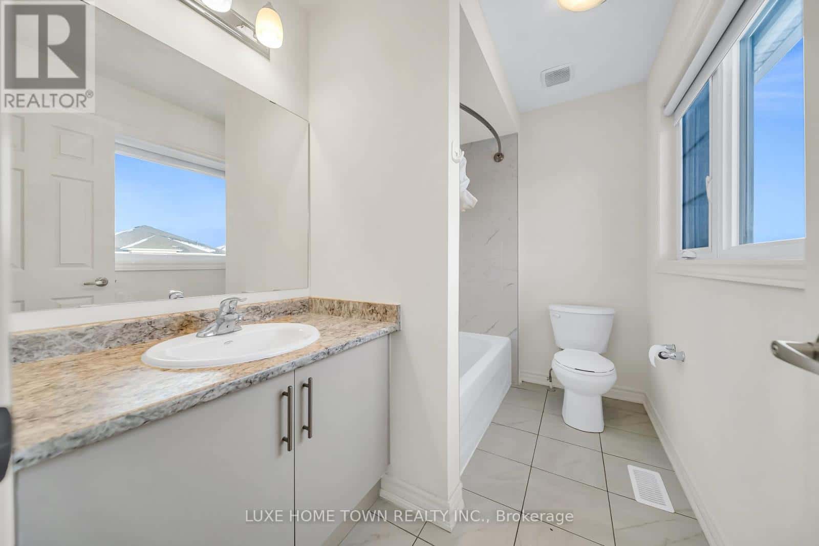 76 PREST WAY — Centre Wellington (Fergus) - Photo 2 of 50