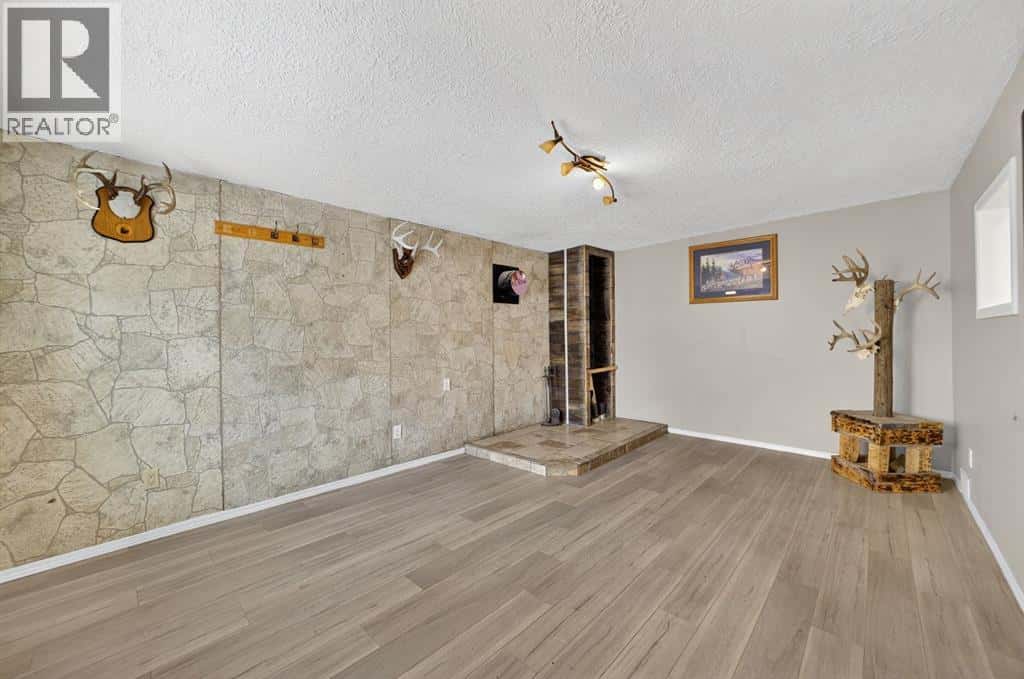 220 5 Street NW — Sundre, Alberta - Photo 2 of 24