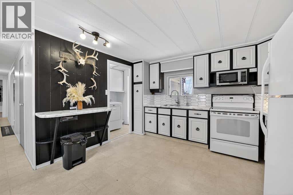 220 5 Street NW — Sundre, Alberta - Photo 5 of 24