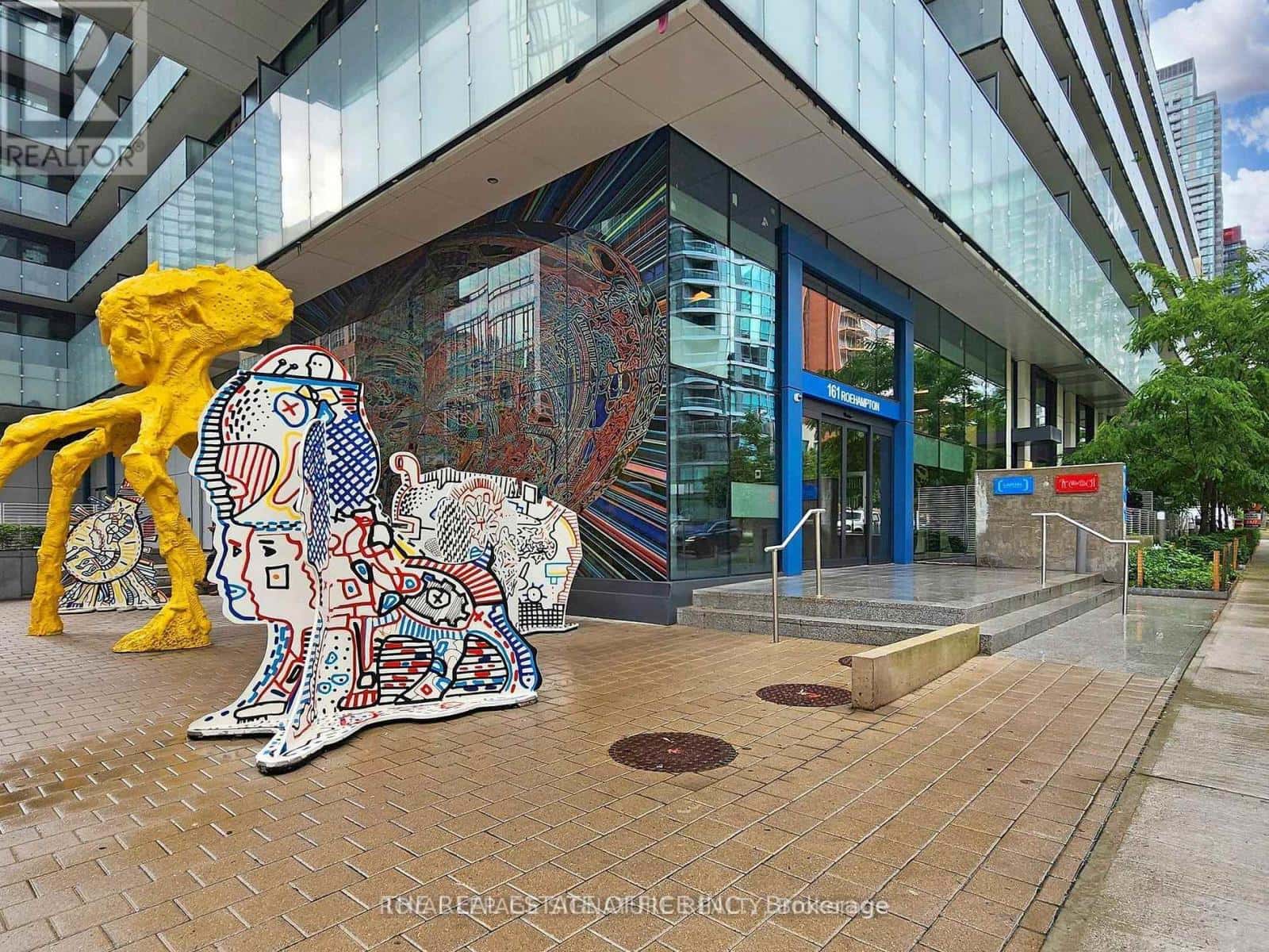 2113 - 161 ROEHAMPTON AVENUE W — Toronto (Mount Pleasant West), Ontario - Photo 2 of 14