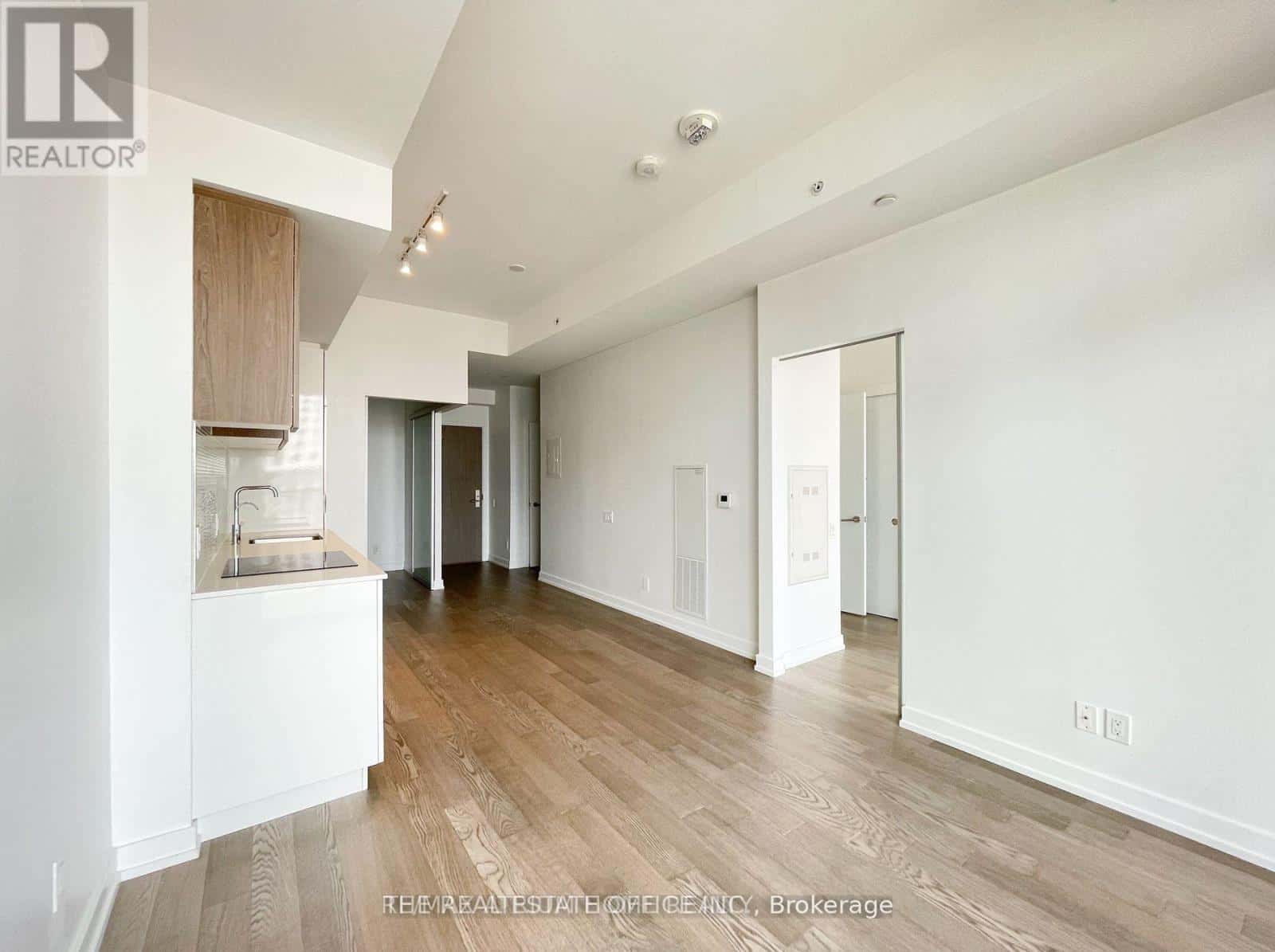 2113 - 161 ROEHAMPTON AVENUE W — Toronto (Mount Pleasant West), Ontario - Photo 4 of 14