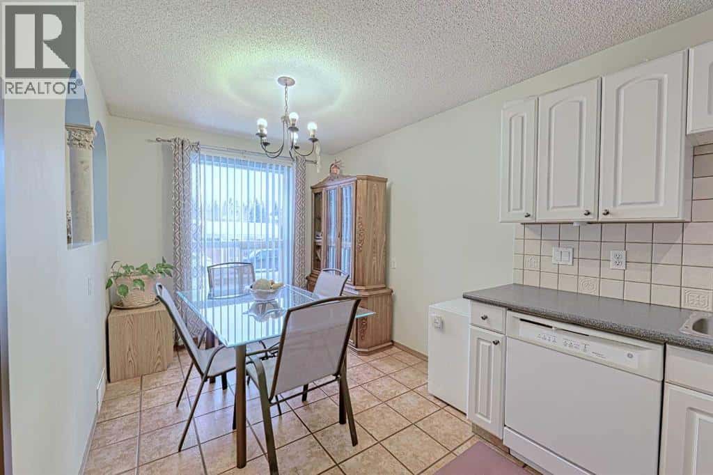 24 Shawmeadows Road SW — Calgary - Photo 4 of 34