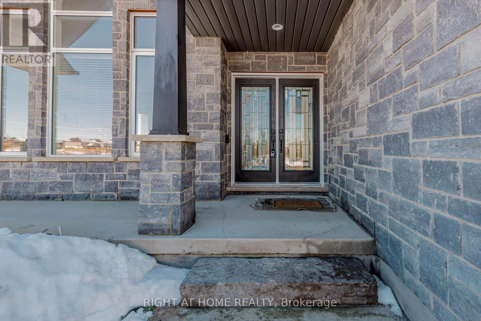 52 SCHMIDT DRIVE — Wellington North (Arthur), Ontario - Photo 2 of 50