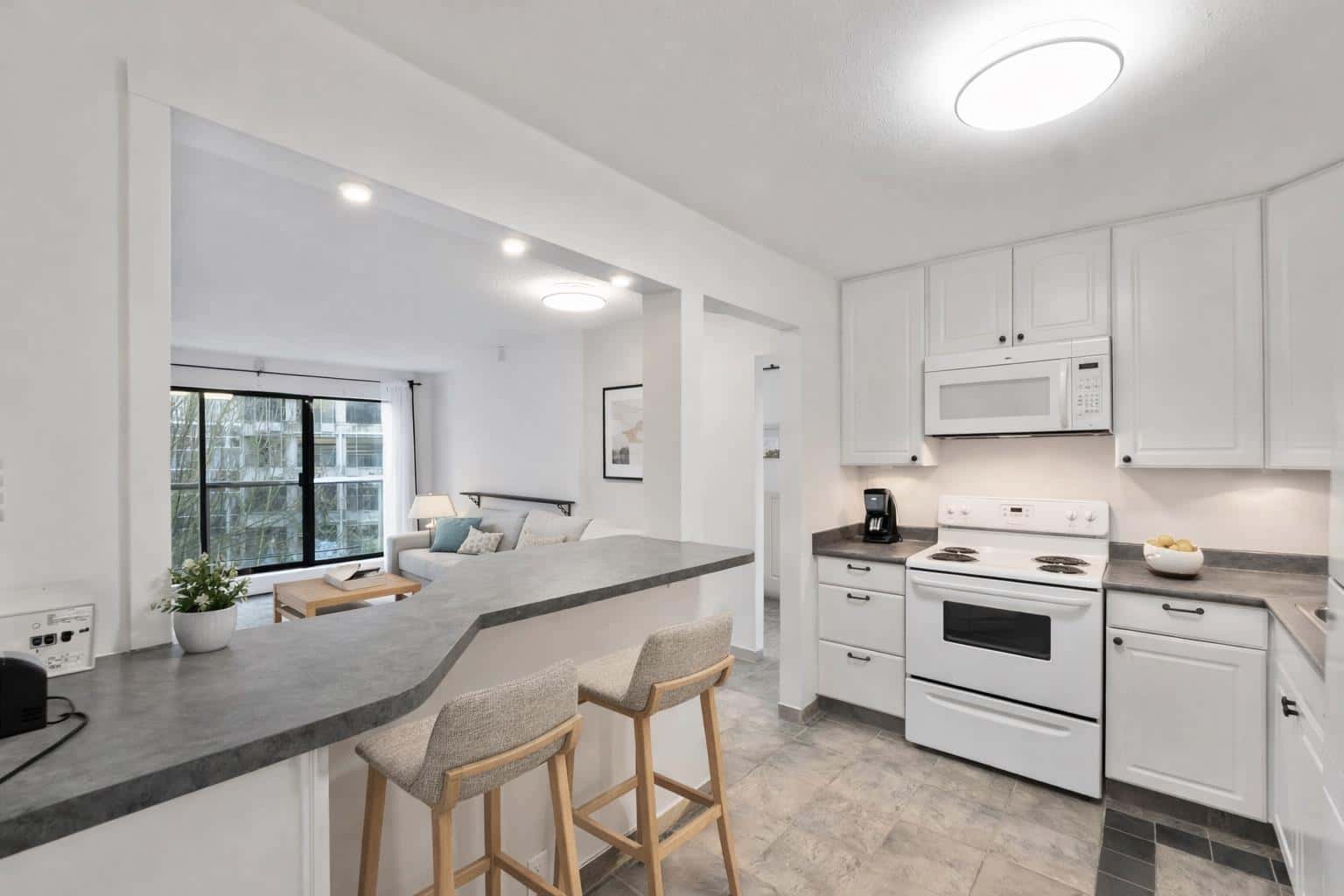 317 13364 102 AVENUE — Surrey, British Columbia - Photo 2 of 35