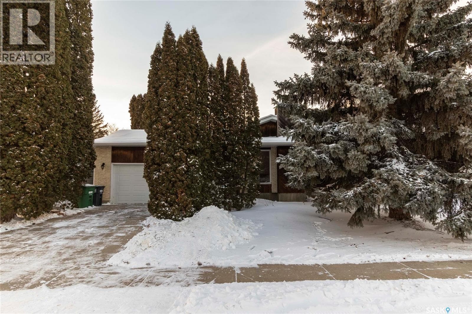 131 Tobin CRESCENT — Saskatoon, Saskatchewan - Main photo
