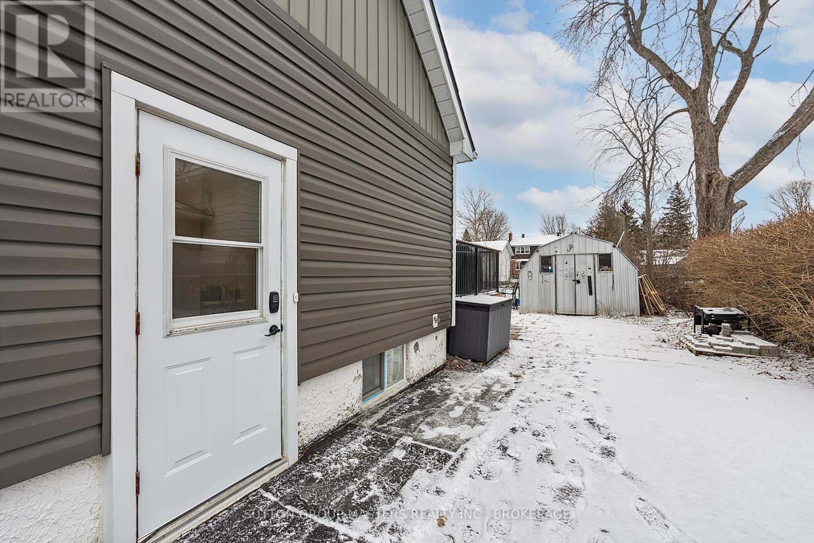 4 BISHOP STREET — Kingston (City SouthWest), Ontario - Photo 4 of 48