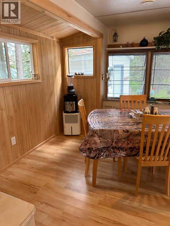 197, 200 4th Avenue SW — Sundre, Alberta - Photo 5 of 41