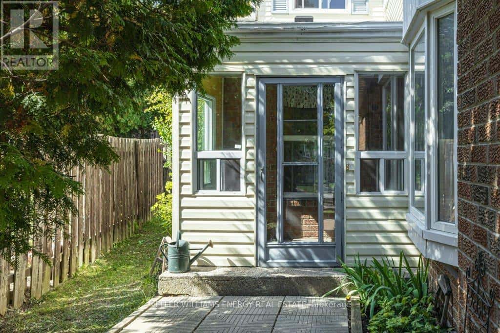 17 BARROW COURT — Whitby (Lynde Creek), Ontario - Photo 3 of 40