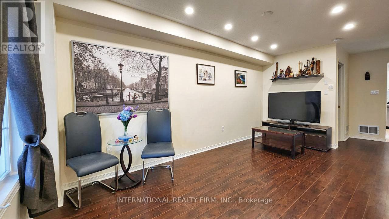 340 FLAGSTONE WAY — Newmarket (Woodland Hill), Ontario - Main photo