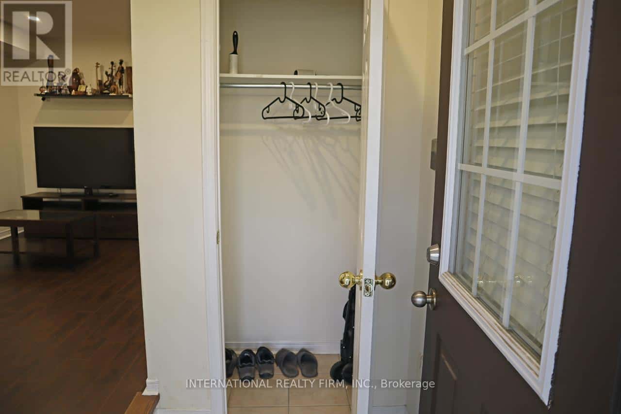 340 FLAGSTONE WAY — Newmarket (Woodland Hill), Ontario - Photo 4 of 36