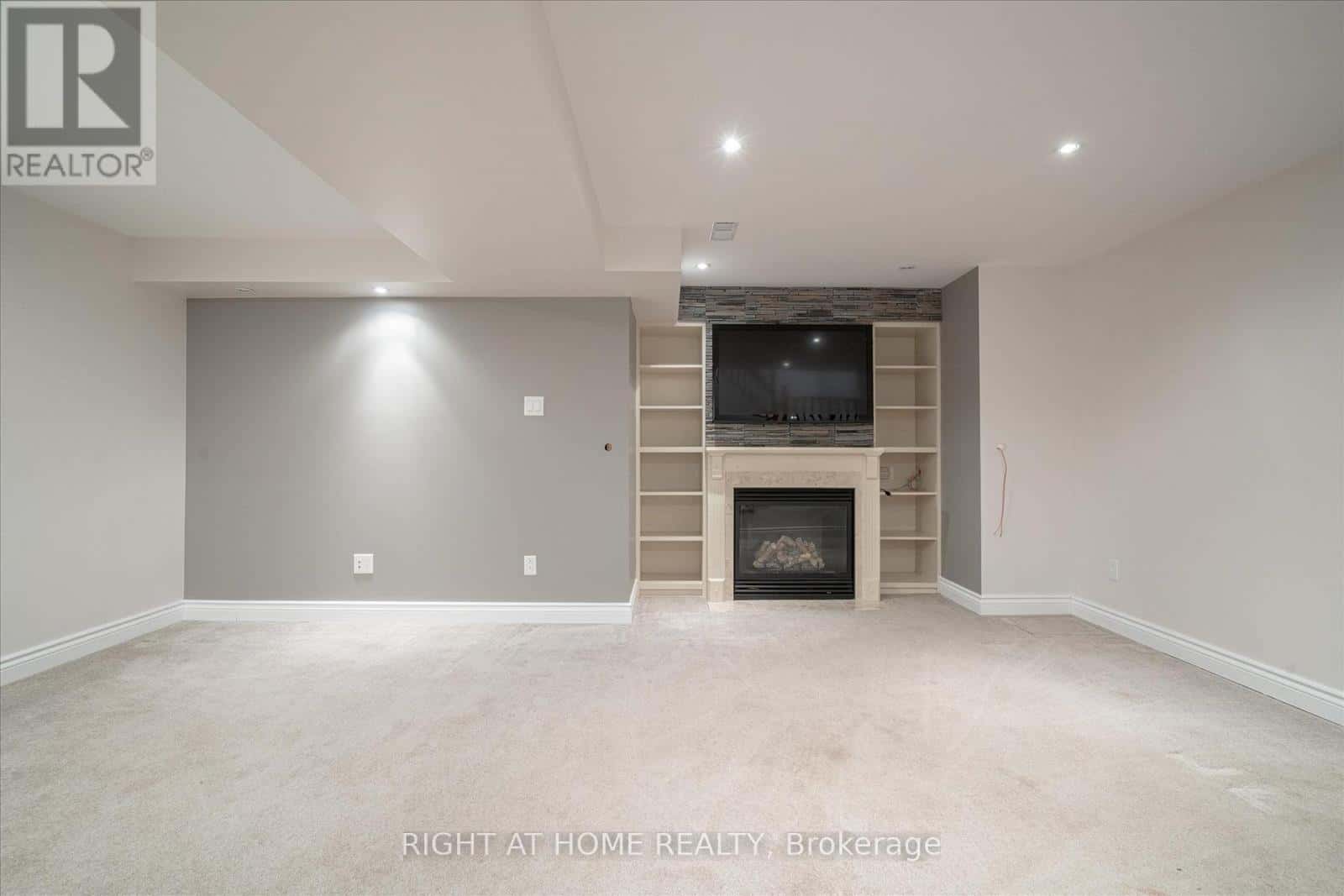 511 CHURCH STREET N — Ajax (Central West) - Photo 2 of 19