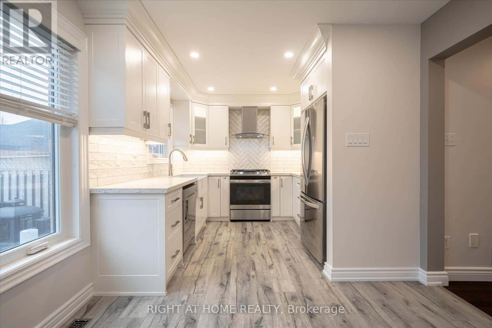 511 CHURCH STREET N — Ajax (Central West) - Photo 5 of 19