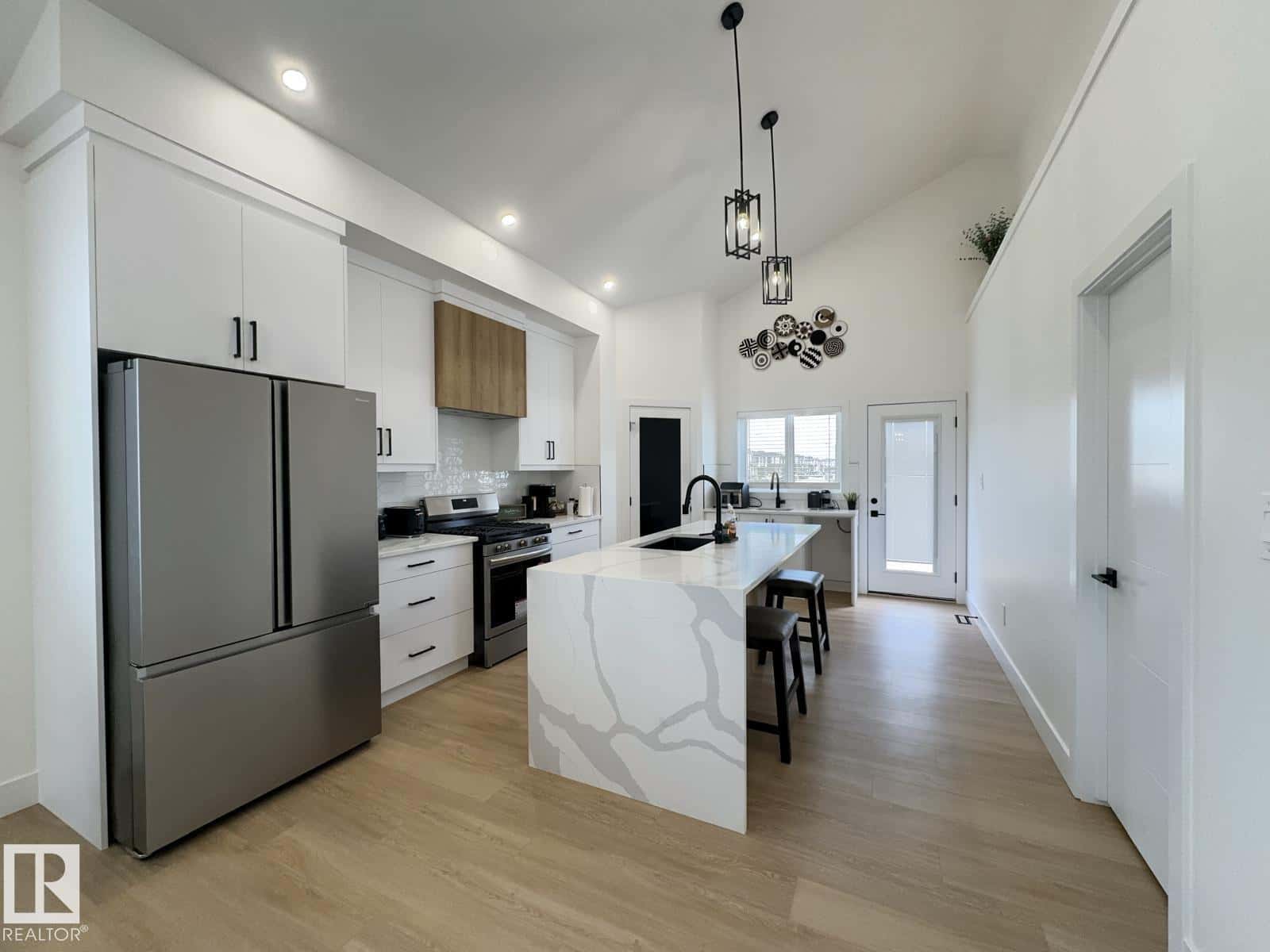 Edmonton — Edmonton - Photo 3 of 15