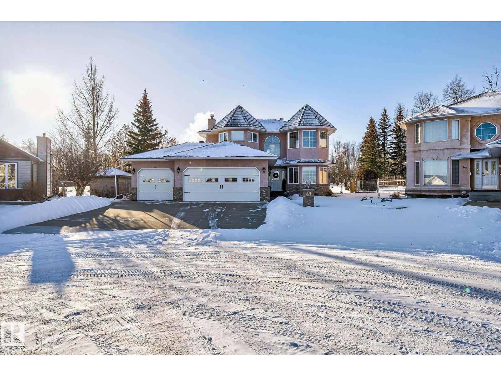 47 Willow Springs CR — Sylvan Lake, Alberta - Photo 2 of 75