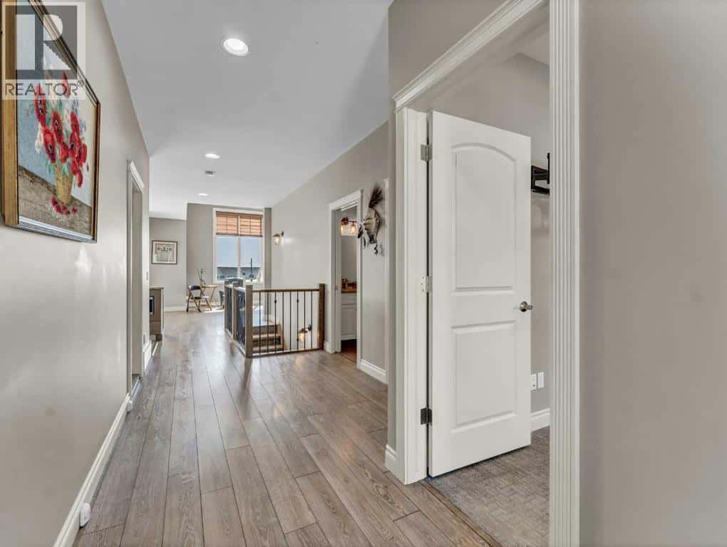 44 Palisades Mews NE — Medicine Hat, Alberta - Photo 4 of 46