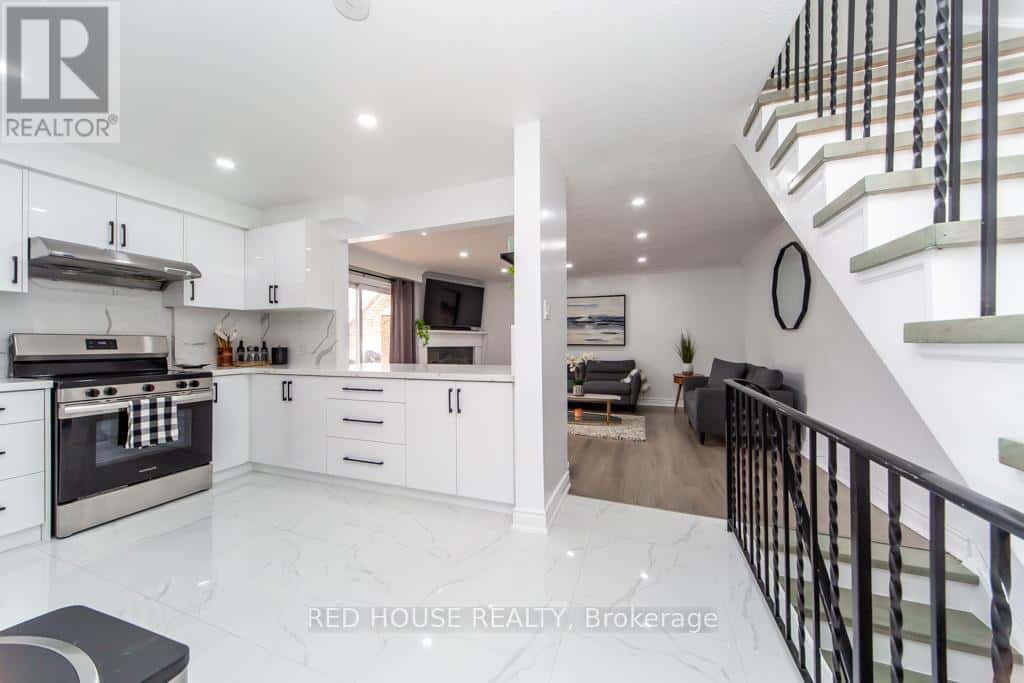 2 - 87 IRWIN ROAD — Toronto (Elms-Old Rexdale), Ontario - Photo 3 of 30