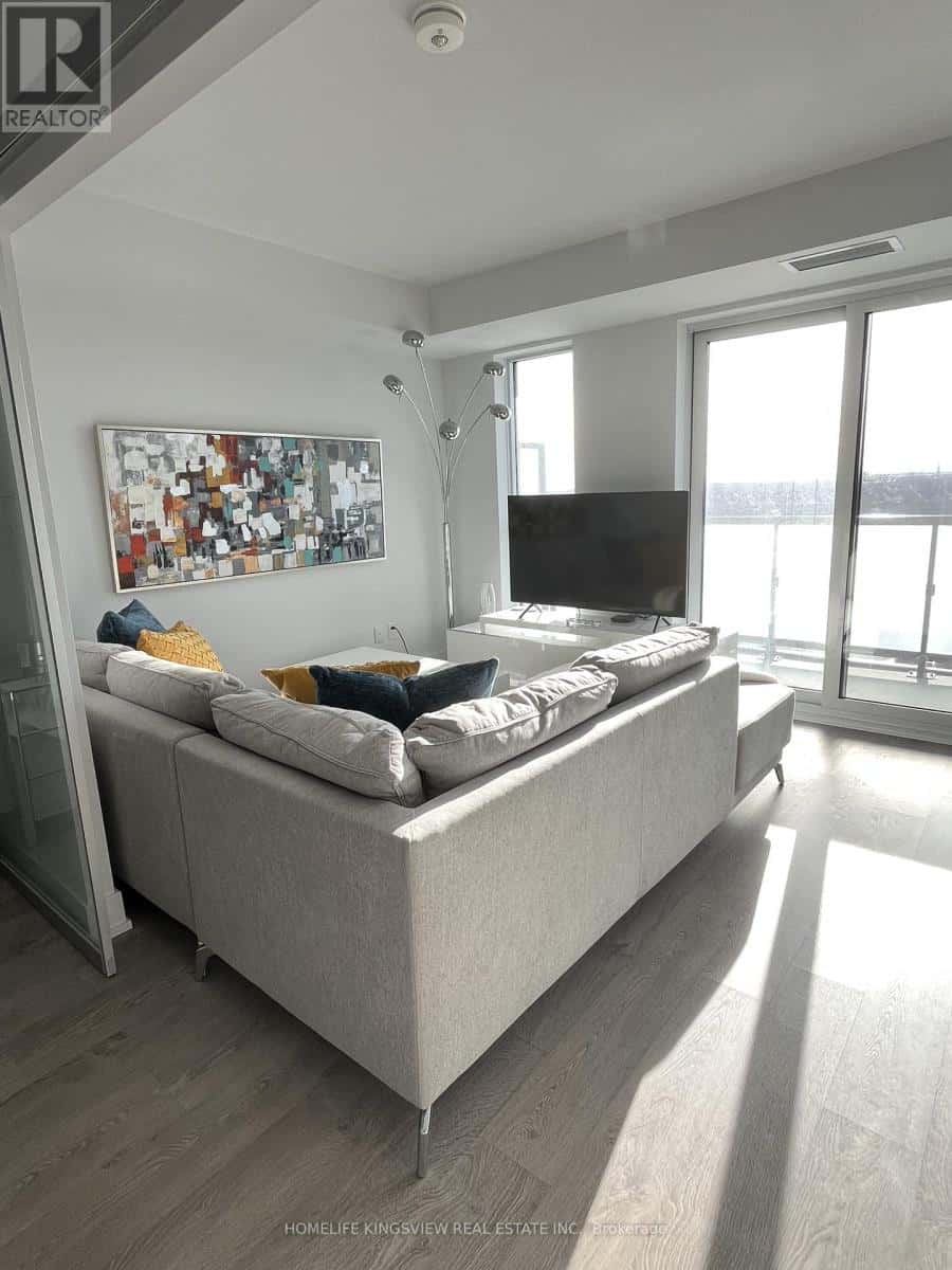 501 - 2550 SIMCOE STREET N — Oshawa (Windfields), Ontario - Photo 2 of 21