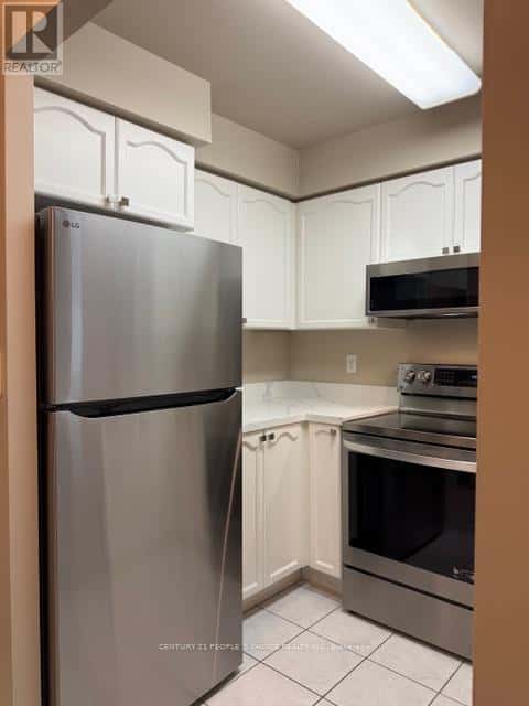 516 - 39 PEMBERTON AVENUE — Toronto (Newtonbrook East) - Photo 4 of 17