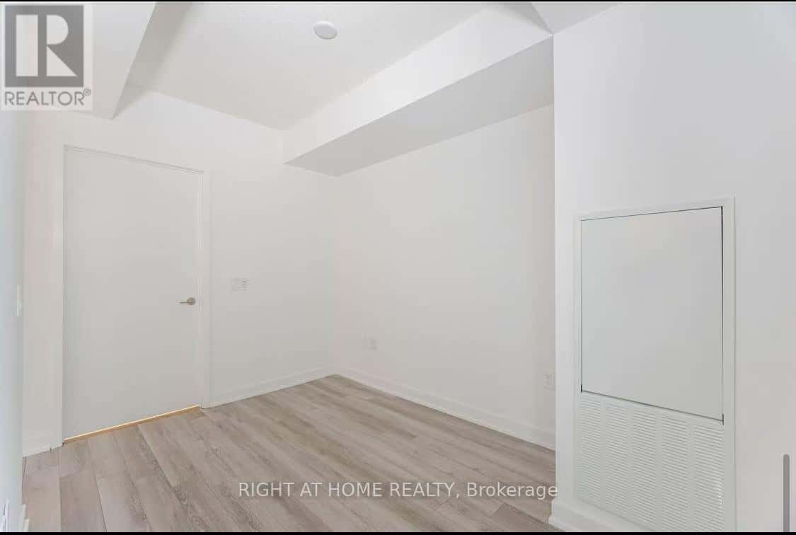 2820 - 230 SIMCOE STREET — Toronto (Kensington-Chinatown) - Photo 4 of 9
