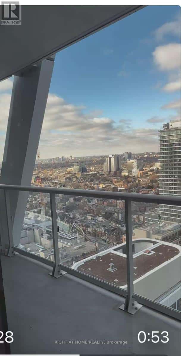 2820 - 230 SIMCOE STREET — Toronto (Kensington-Chinatown) - Photo 2 of 9