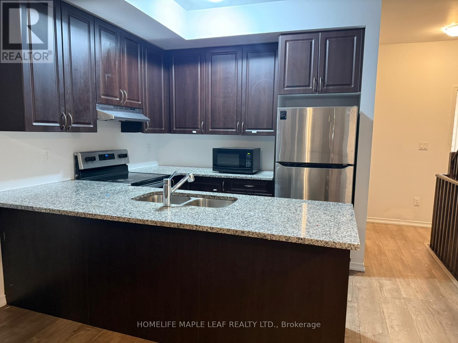 18 - 261 DANZATORE PATH — Oshawa (Windfields) - Main photo