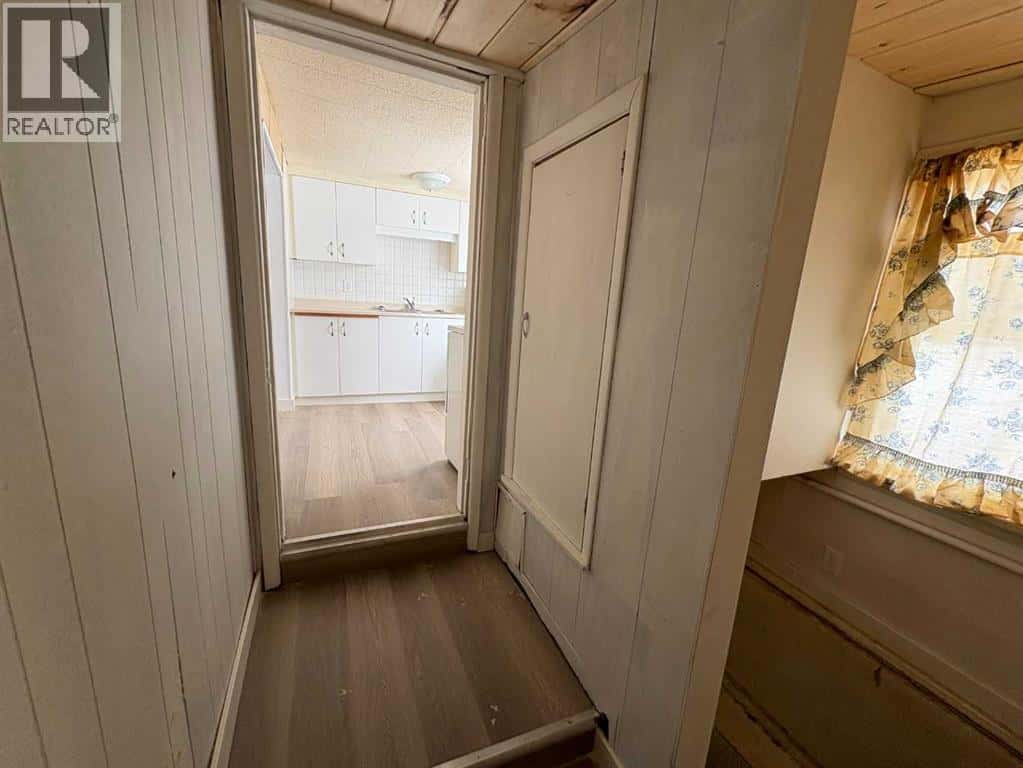 316 Broadway Street N — Raymond, Alberta - Photo 3 of 20