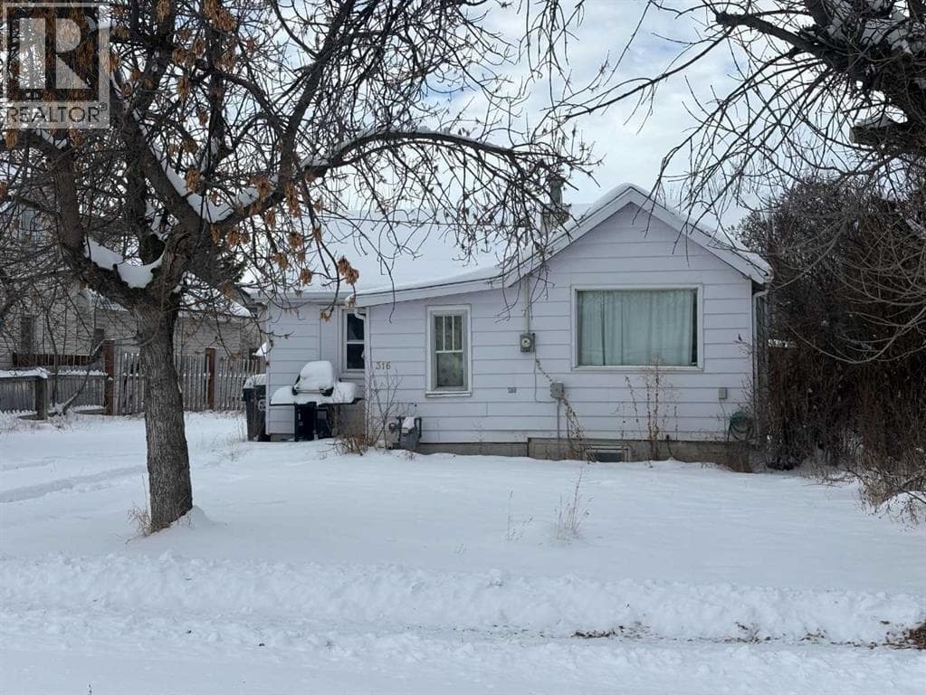 316 Broadway Street N — Raymond, Alberta - Main photo