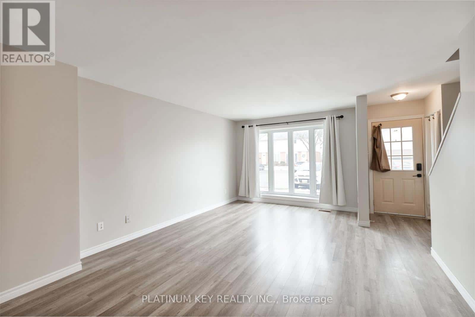 70 - 700 EXETER ROAD — London South (South X), Ontario - Photo 2 of 31