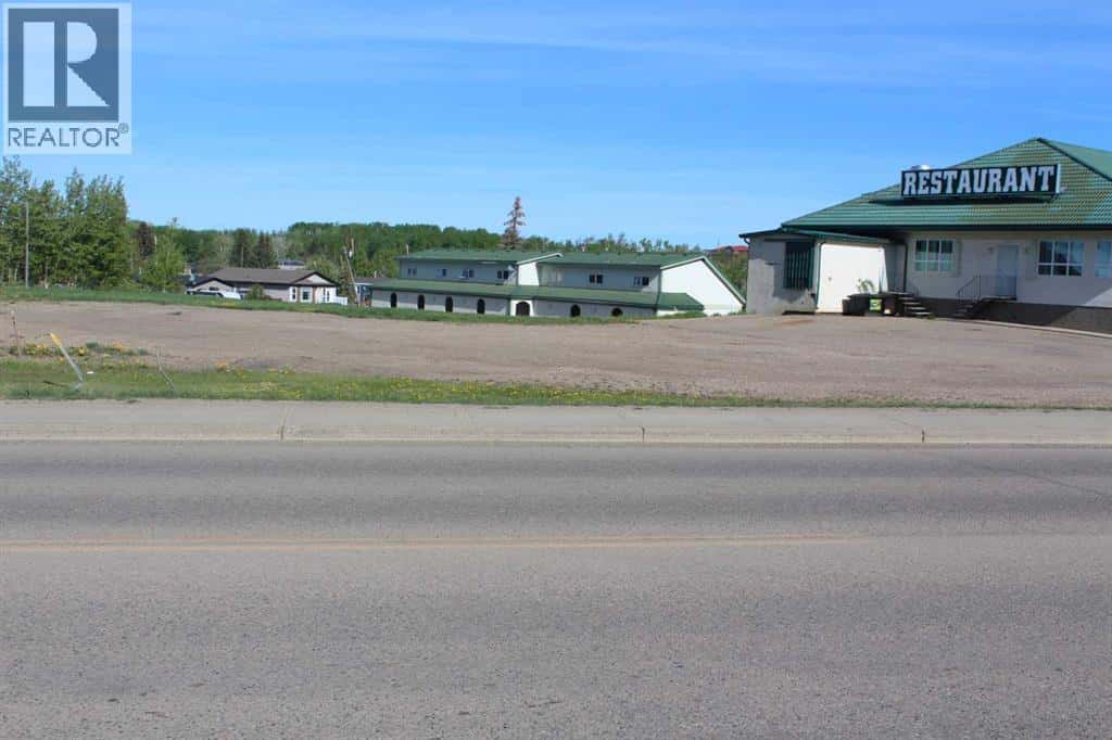 430 Main Street — Manning, Alberta - Photo 2 of 3
