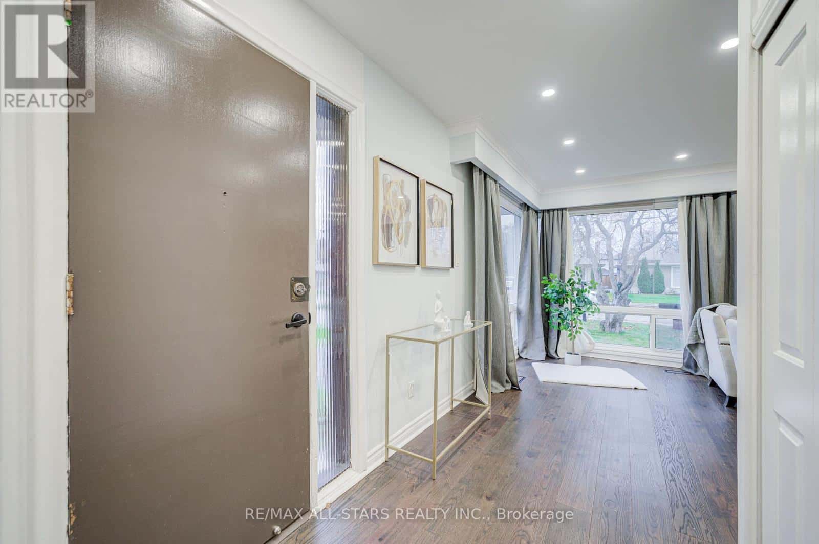 50 MOOREGATE AVENUE — Toronto (Ionview), Ontario - Photo 4 of 49