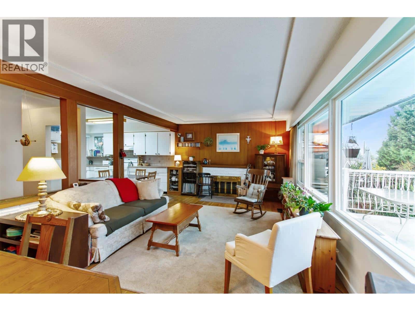 548 AMESS STREET — New Westminster, British Columbia - Photo 2 of 27