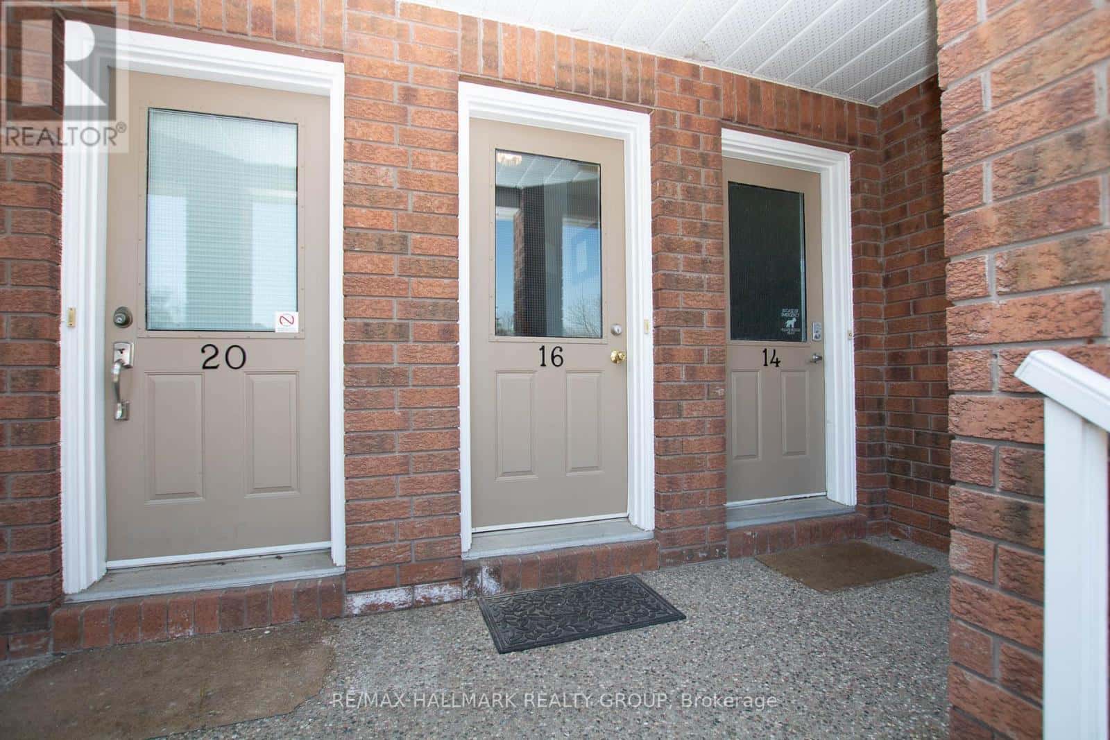 16 BRISTON PRIVATE — Ottawa - Photo 2 of 29