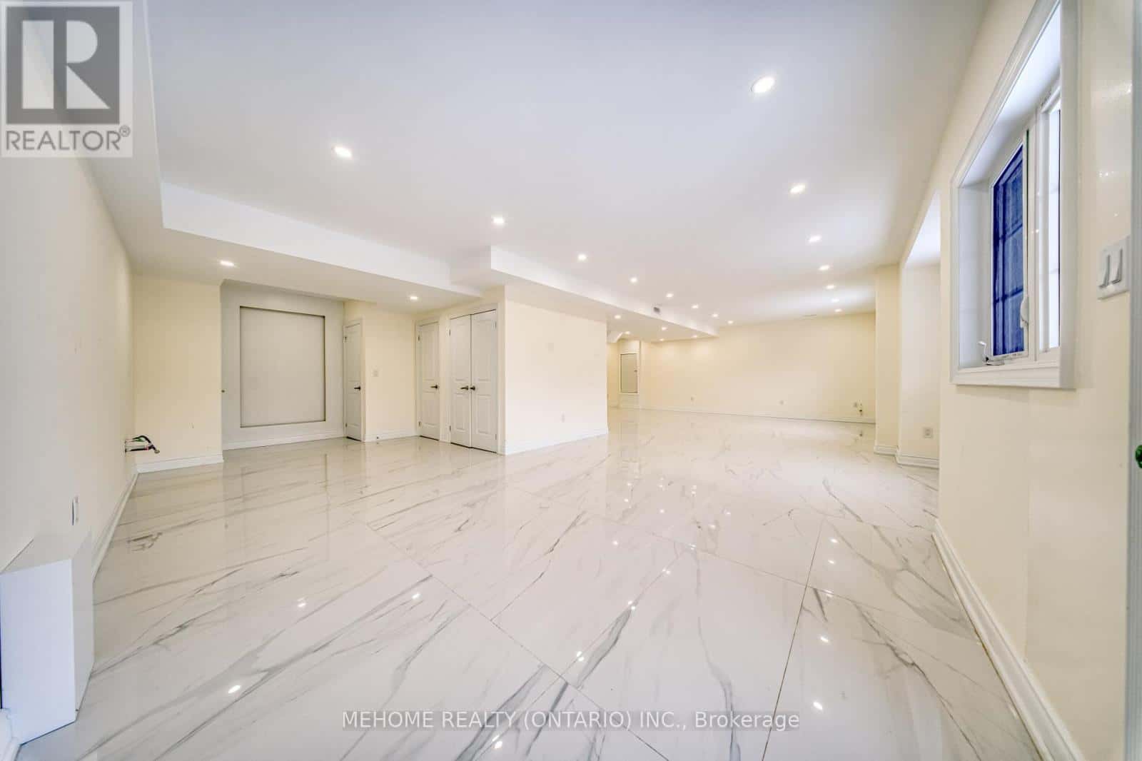 Aurora — Aurora - Photo 2 of 45