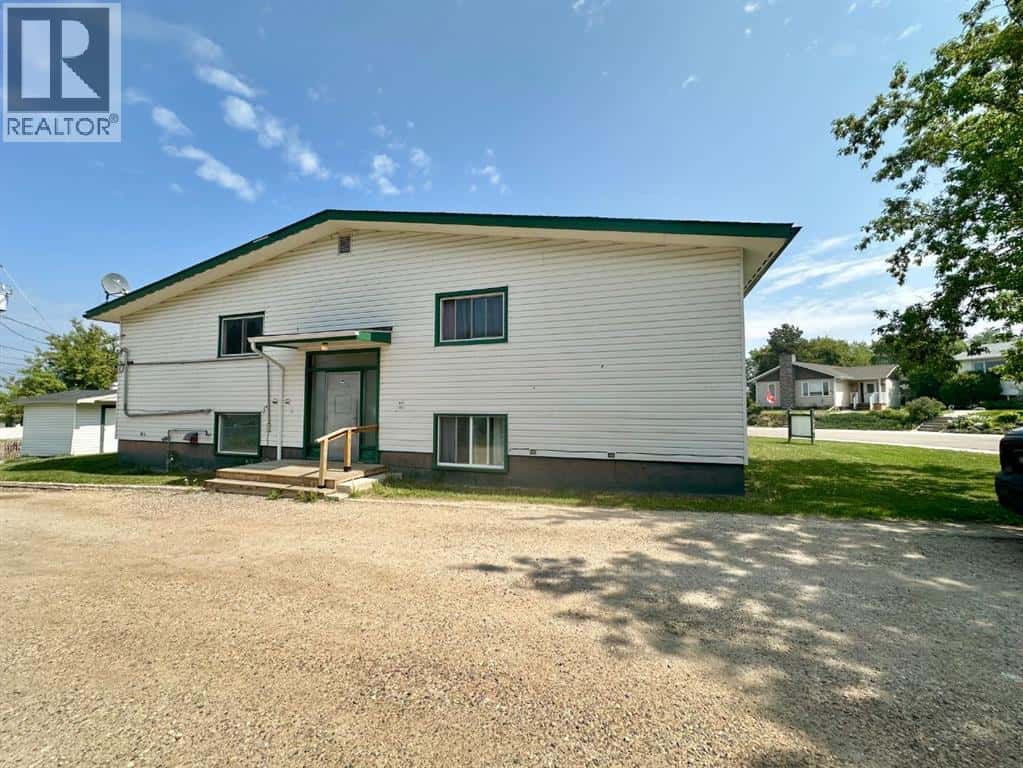 66 Lakeview — Lac La Biche, Alberta - Photo 3 of 36