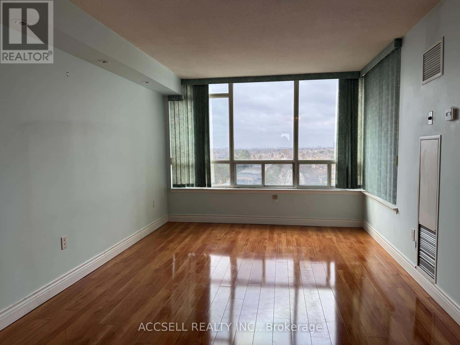 Vaughan (Crestwood-Springfarm-Yorkhill) — Vaughan (Crestwood-Springfarm-Yorkhill) - Photo 3 of 6