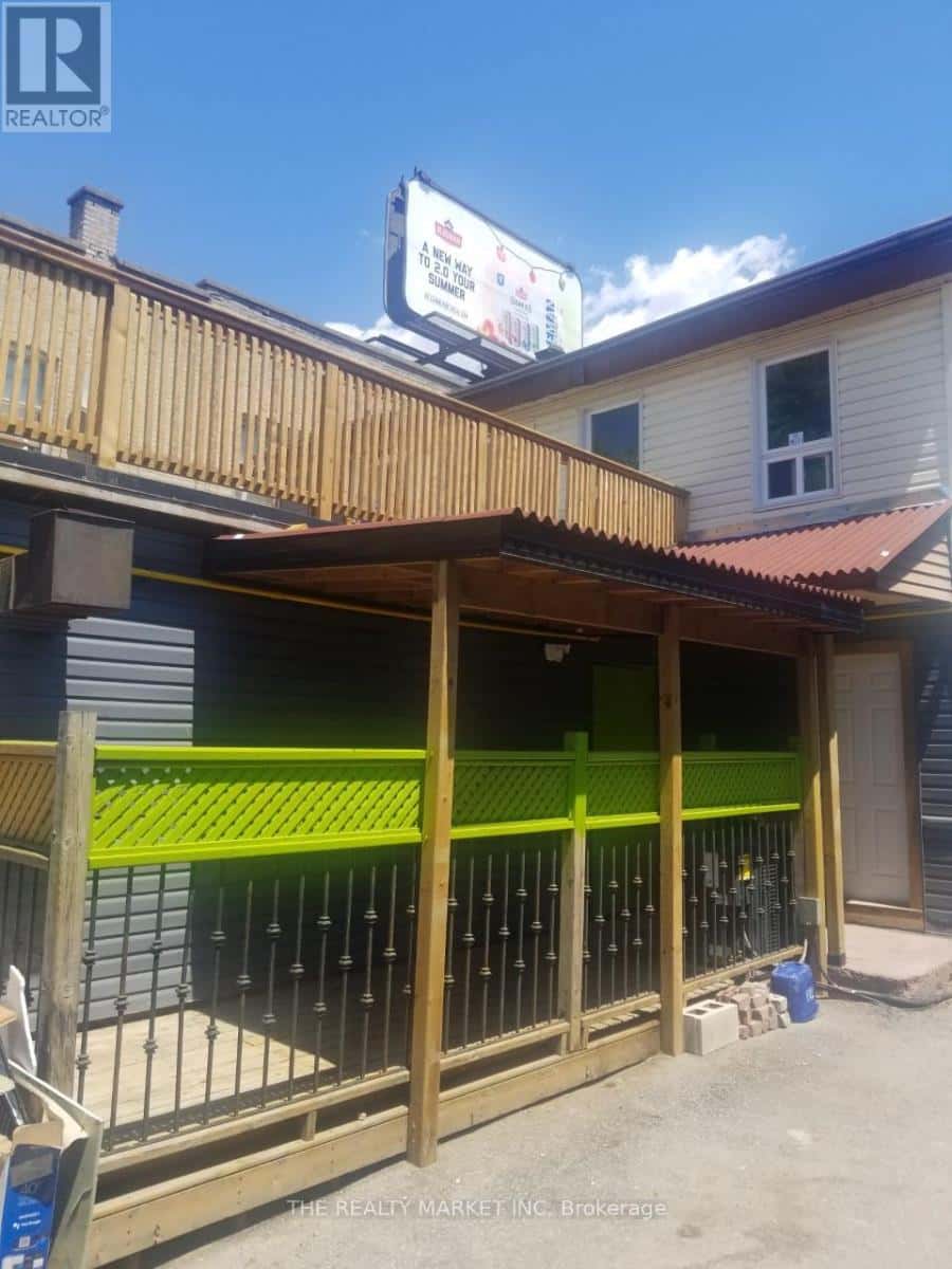 430 SIMCOE STREET S — Oshawa (Lakeview) - Photo 2 of 5