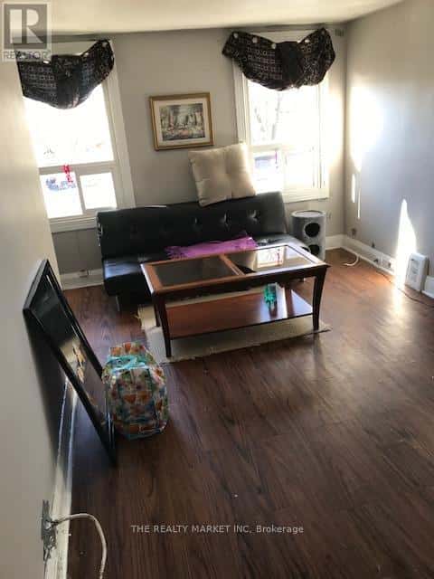 430 SIMCOE STREET S — Oshawa (Lakeview) - Photo 3 of 5