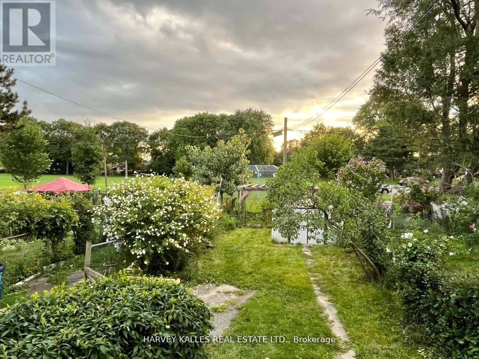 ROOM - 26 LEYTON AVENUE — Toronto (Oakridge) - Photo 4 of 22