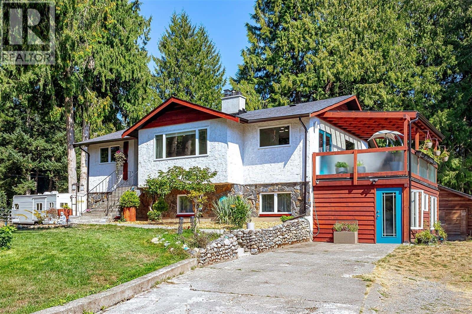 1034 COWERD Rd — Cobble Hill, British Columbia - Photo 3 of 50