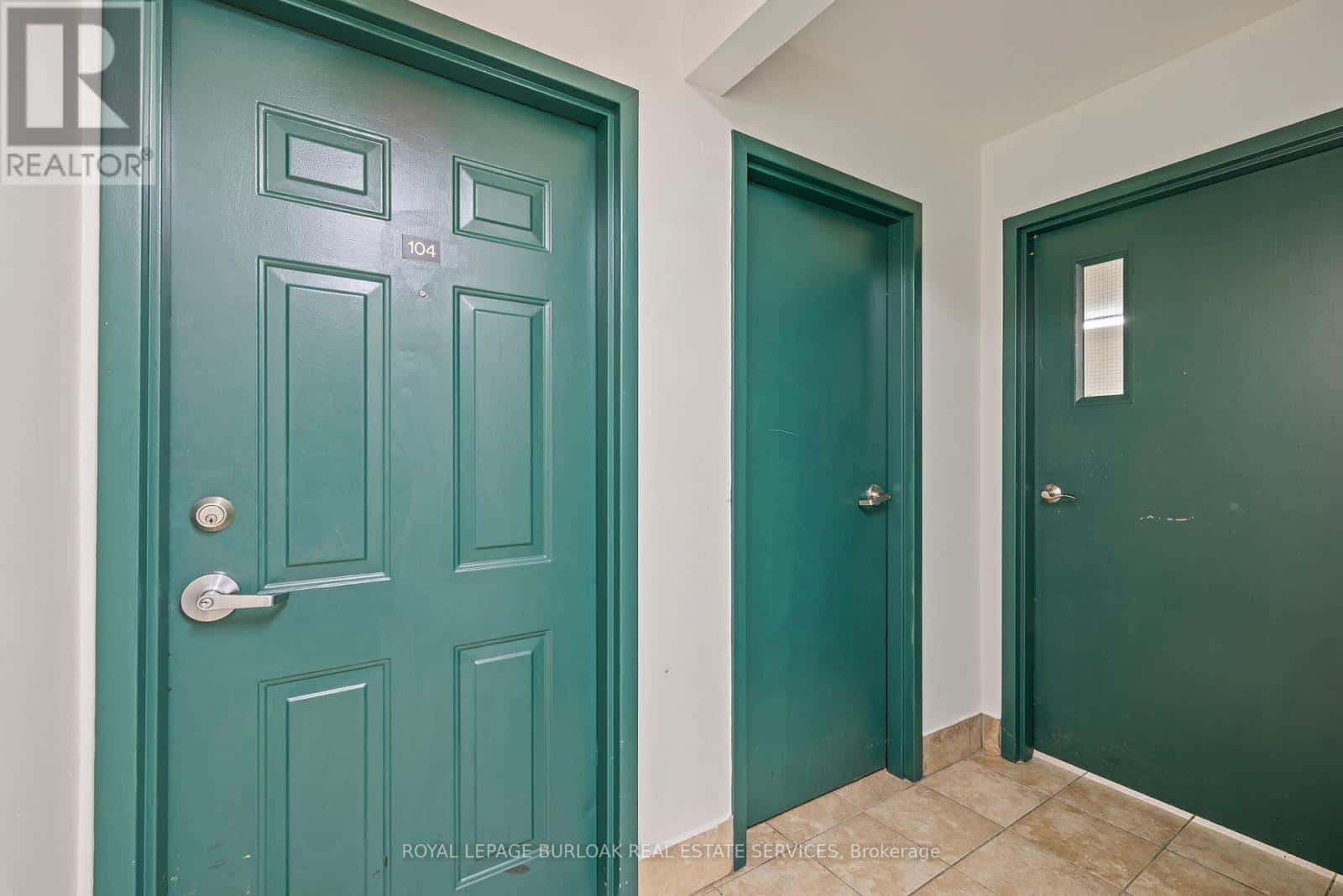 104 - 28 VICTORIA AVENUE N — Hamilton (Landsdale), Ontario - Photo 3 of 20