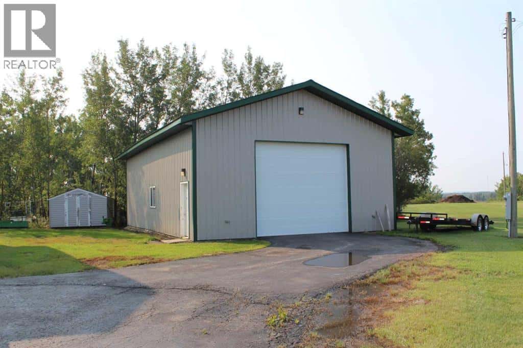 725 7th Avenue NW — Manning, Alberta - Photo 5 of 43