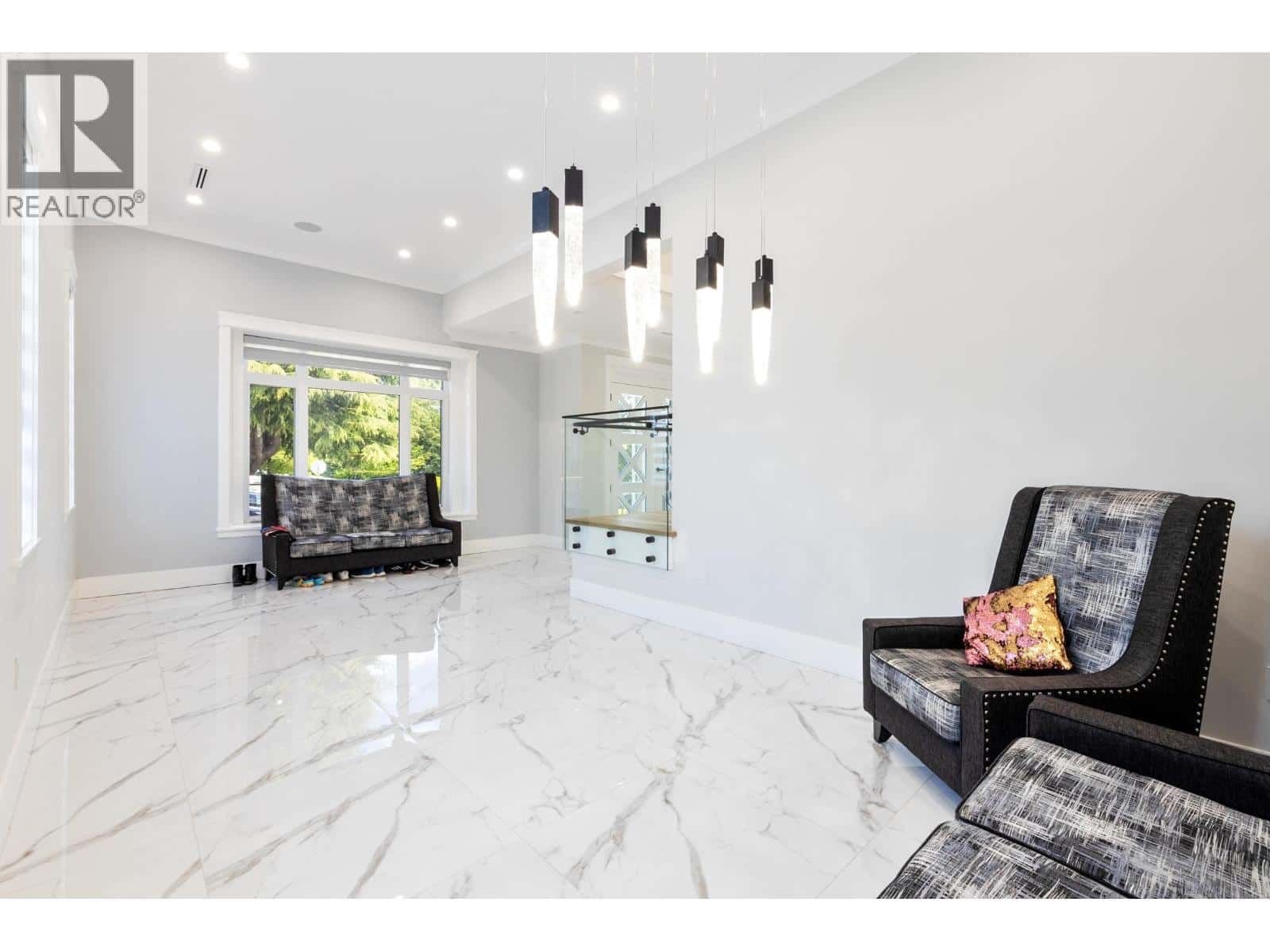 8007 BRADLEY AVENUE — Burnaby, British Columbia - Photo 5 of 40