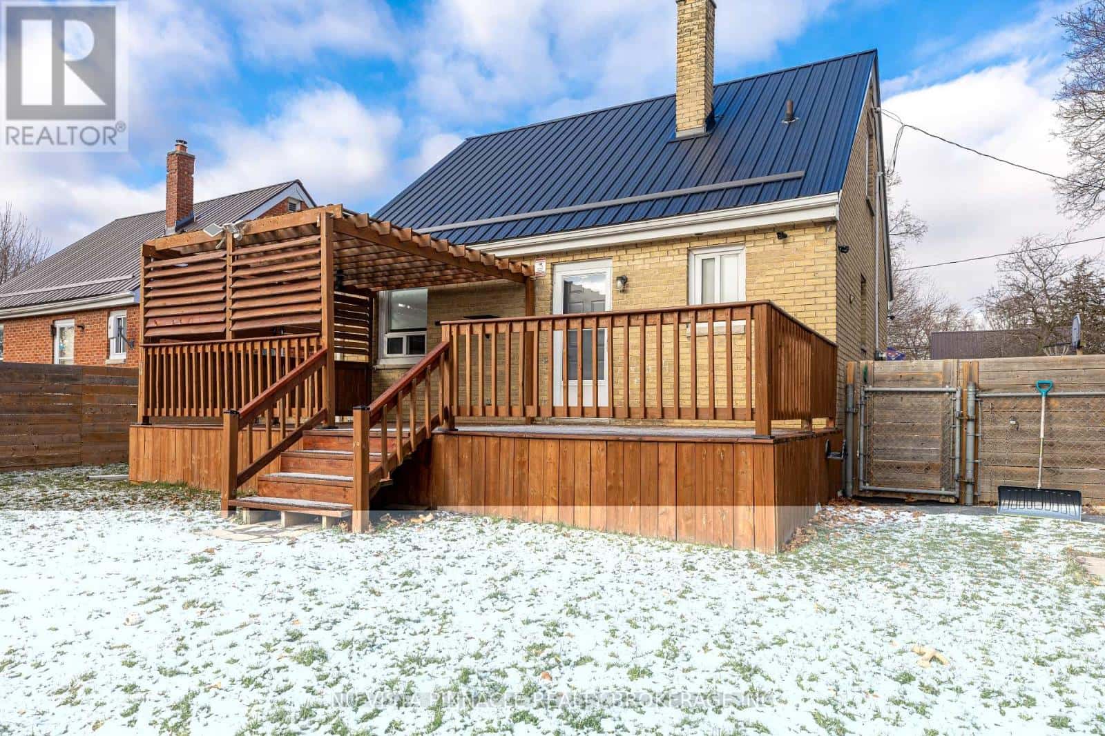 81 DUNKIRK DRIVE N — St. Thomas, Ontario - Photo 3 of 26