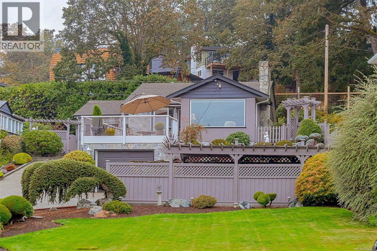 3572 Cedar Hill Rd — Saanich, British Columbia - Photo 2 of 50