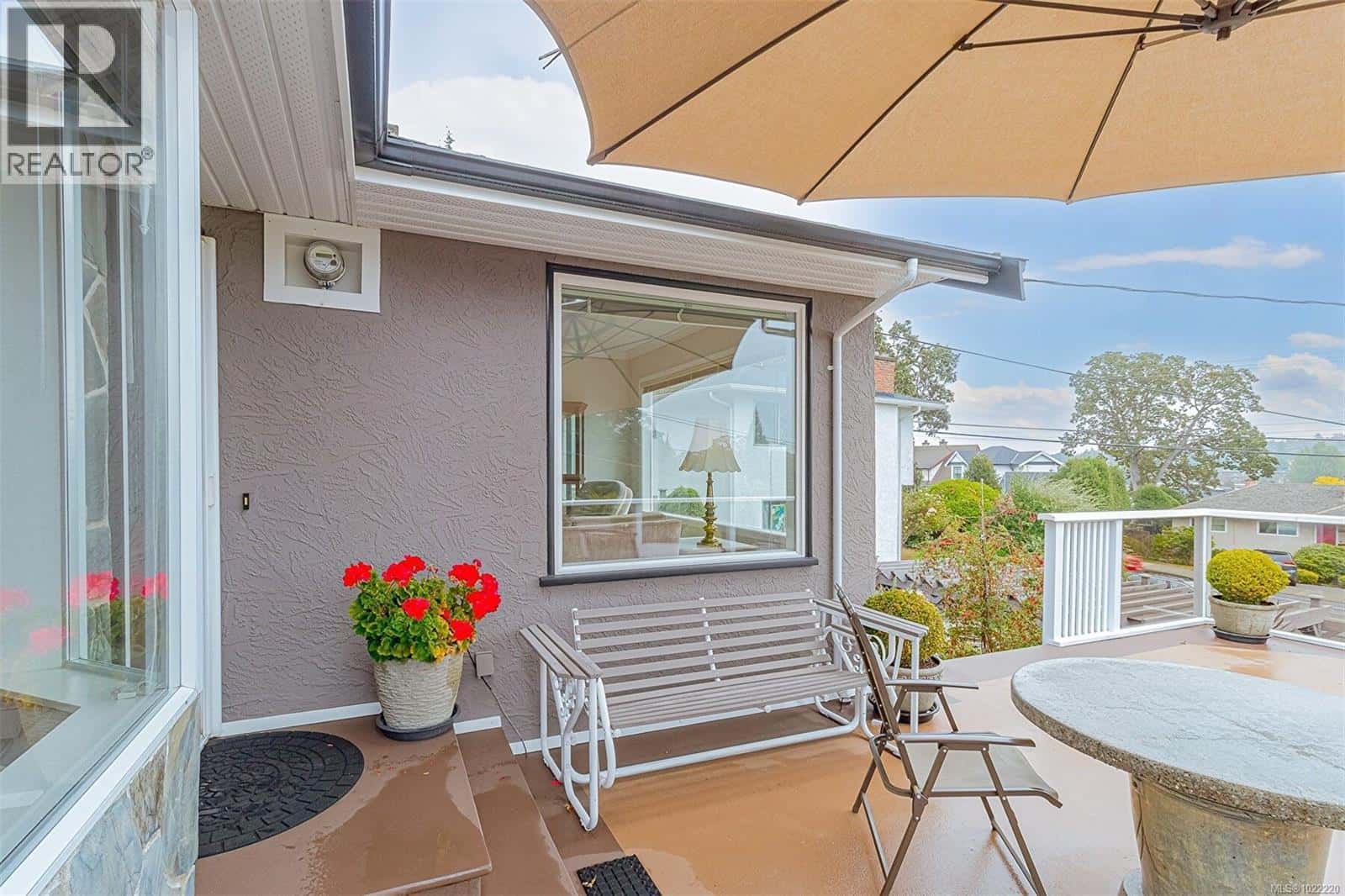 3572 Cedar Hill Rd — Saanich, British Columbia - Photo 5 of 50